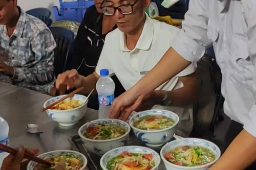 Hà Nội: Bến xe Giáp Bát hỗ trợ hành khách bị kẹt lại do bão Yagi