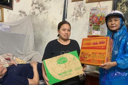 Quận Hoàng Mai phát huy tinh thần tương thân, tương ái trong bão số 3
