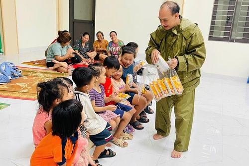 Tây Hồ: vận động ngư dân lên bờ tránh bão số 3