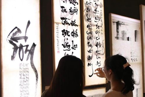 Đan xen xưa & nay trong thư pháp chữ Quốc ngữ