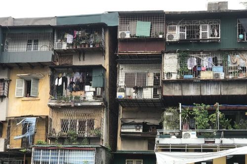 Quận Ba Đình di dời người dân các chung cư nguy hiểm đến nơi an toàn