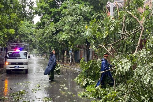 Nhiều tỉnh, thành phố chịu thiệt hại khi bão số 3 đổ bộ