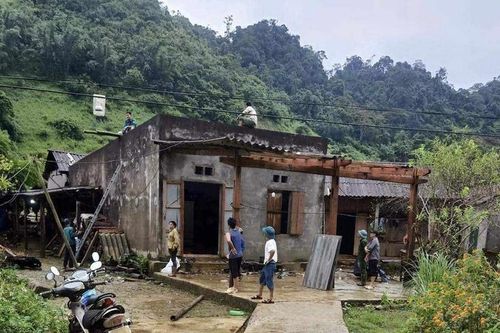 Hòa Bình: Bão số 3 Yagi gây tốc mái nhà cửa, 400 hộ dân di dời
