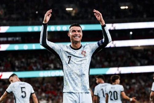 Ronaldo thúc giục Al Nassr ký hợp đồng với cựu sao Juventus