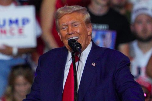 Ông Trump được hoãn tuyên án vụ trả tiền cho diễn viên phim người lớn