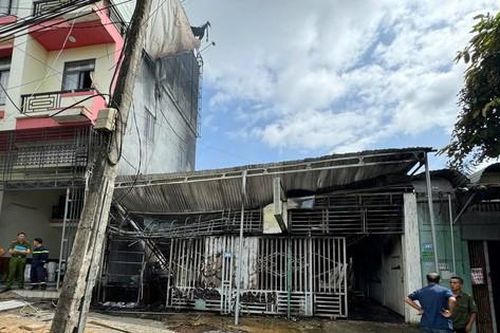 Hỏa hoạn thiêu rụi một phòng trà tại TP.Kon Tum