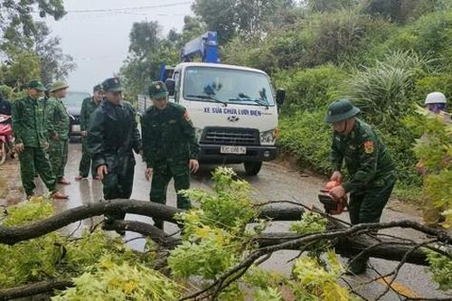 Bộ đội Biên phòng Lạng Sơn dầm mưa cứu dân vùng biên giới