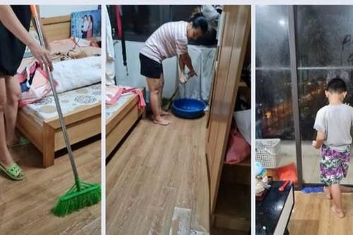 Mưa bão lớn, dân chung cư ở Hà Nội hì hục 'tát nước' khỏi nhà