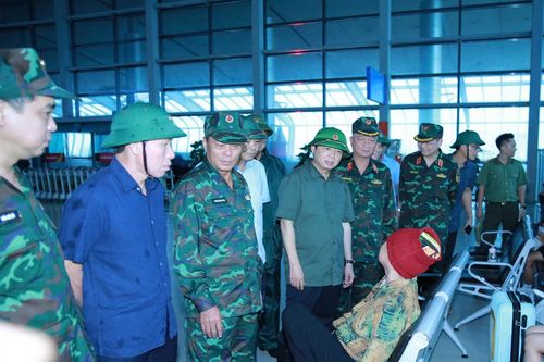 Phó Thủ tướng Trần Hồng Hà: Tập trung cao độ khôi phục hệ thống điện, thông tin liên lạc, đường giao thông