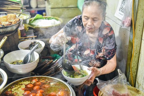 'Truy tìm' top 5 quán bún ốc ngon ở Hà Nội, khách mê mẩn suốt bao năm
