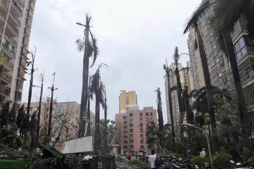 Thang máy chung cư ở Trung Quốc 'trơ khung' do siêu bão Yagi