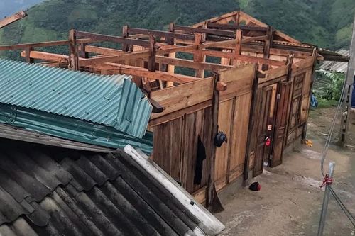 Hơn 60 căn nhà tại huyện Mường Lát bị tốc mái do ảnh hưởng bão số 3