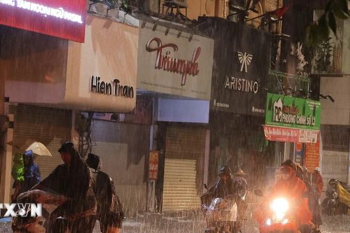 Hà Nội khẩn trương vận hành các trạm bơm tiêu thoát nước để tránh ngập úng