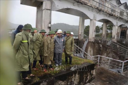 Bộ trưởng Lê Minh Hoan kiểm tra công tác chống bão số 3 tại Quảng Ninh