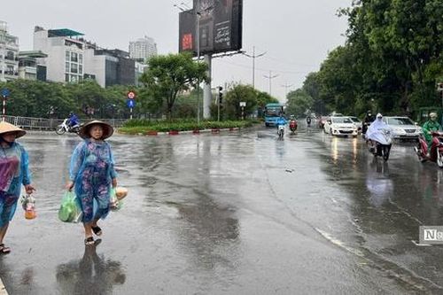 Hà Nội vắng lặng trước giờ bão số 3 đổ bộ