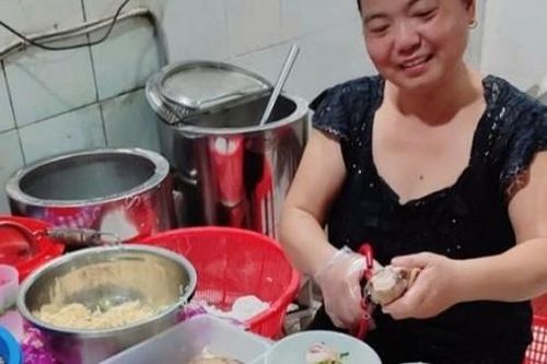 Kì lạ quán phở có giá chỉ 5.000 đồng/bát, gần 20 năm không tăng giá