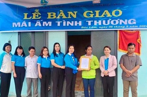 Hội LHPN Lâm Đồng trao tặng mái ấm tình thương cho hội viên phụ nữ nghèo