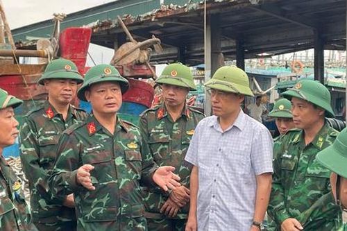 Nghệ An: Bộ đội biên phòng Quỳnh Phương giúp các hộ neo đơn, khó khăn di dời, sẵn sàng ứng phó mưa bão