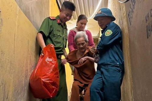 Hải Phòng: Cứu hơn 100 người thoát khỏi vùng nguy hiểm của cơn bão số 3