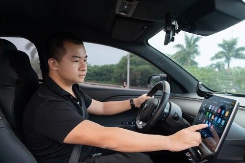 Chủ xe VF 6: 'Hoàn toàn tự tin đi xuyên Việt'