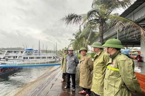 Bộ trưởng Lê Minh Hoan kiểm tra công tác phòng chống bão tại Quảng Ninh