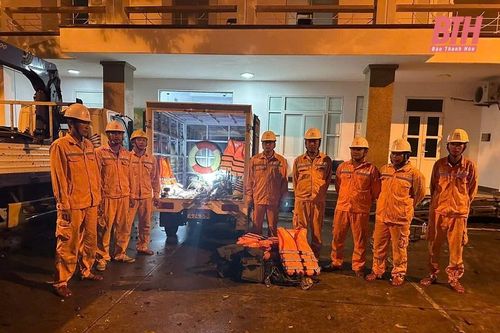 Công ty Điện lực Thanh Hóa ứng trực 24/24 giờ, sẵn sàng xử lý các sự cố về điện do bão số 3