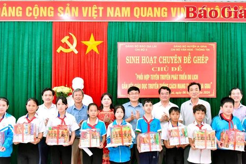 Sinh hoạt chuyên đề ghép về tuyên truyền phát triển du lịch gắn kết giáo dục truyền thống cách mạng
