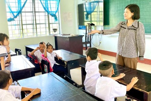 Mang chữ đến vùng khó Gia Lai: Kỳ 1: Quên nỗi đau để đến lớp