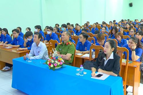 Nha Trang: Tăng cường giáo dục lý tưởng cách mạng cho đoàn viên, thanh niên - Kỳ 1: Để thanh niên không 'nhạt Đảng, khô đoàn, xa rời chính trị'