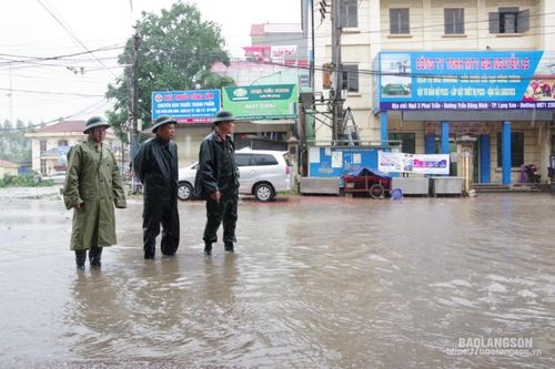 Bộ Chỉ huy Quân sự tỉnh kiểm tra một số khu vực ngập úng trên địa bàn thành phố Lạng Sơn