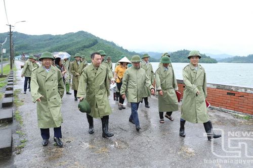 Đồng chí Chủ tịch UBND tỉnh Nguyễn Huy Dũng kiểm tra công tác ứng phó bão số 3