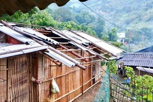 Mường Lát (Thanh Hóa): Hàng chục ngôi nhà bị tốc mái