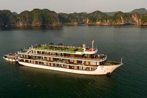 Nhiều tour du thuyền đêm trên vịnh Hạ Long, Lan Hạ phải hủy vì bão
