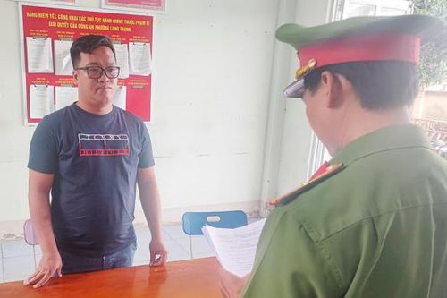 Lừa bán xe thanh lý của Hải quan để chiếm đoạt tài sản