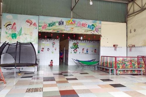 Bé trai 5 tuổi bị đạp liên tục nhiều phát vào bụng, lưng dẫn đến tử vong