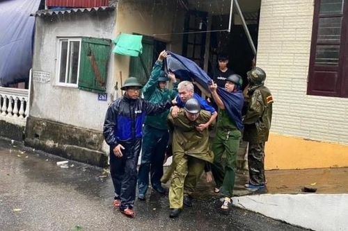 Cảnh sát PCCC và CNCH Hải Phòng cứu gần 130 người thoát khỏi vùng nguy hiểm bão số 3