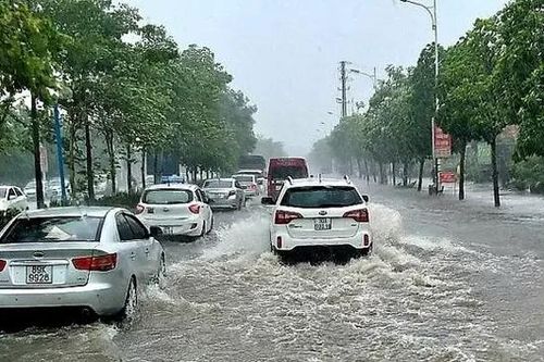 Hà Nội tiếp tục mưa to, cảnh báo ngập lụt khu vực nội thành