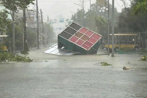 Bão số 3 đang áp sát đất liền, Quảng Ninh mưa to, gió lớn, đã có thiệt hại tài sản