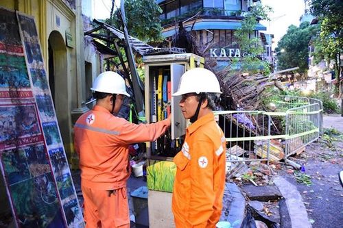 Khuyến cáo người dân sử dụng điện an toàn trong mưa bão