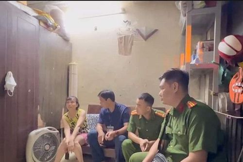 Hà Nội: Quận Ba Đình vận động, hỗ trợ các hộ dân dân tập thể G6A Thành Công di chuyển tránh bão
