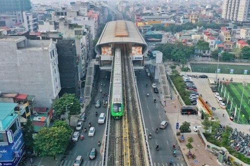 Xe buýt và tàu điện Hà Nội sẽ hoạt động trở lại từ 13h chiều nay