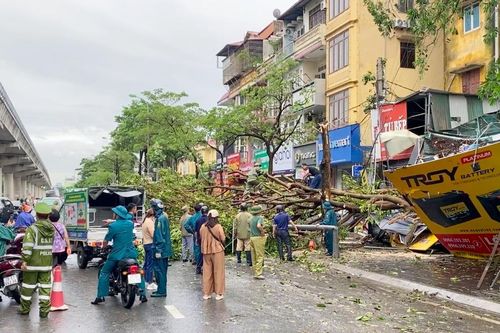 Công an Hà Nội: Hành động kịp thời, khẩn trương giúp đỡ người dân sau cơn bão