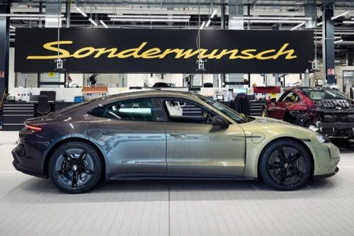 Chiêm ngưỡng chiếc Porsche Taycan với màu sơn độc nhất thế giới