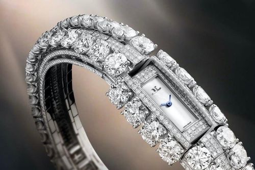 1.000 viên kim cương đính trên bộ máy cơ khí nhỏ nhất thế giới