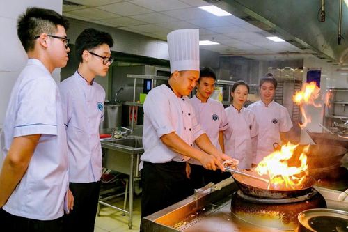 Nhiều bạn trẻ chọn học nghề nấu ăn