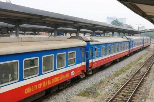 Đường sắt Bắc - Nam thông tàu trở lại sau bão số 3