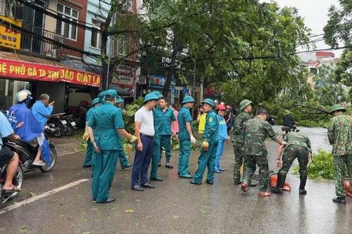Quận Hai Bà Trưng: chủ động, khẩn trương khắc phục thiệt hại do bão số 3
