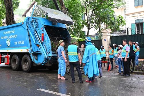 Huy động tối đa nhân lực dọn dẹp vệ sinh môi trường sau bão số 3