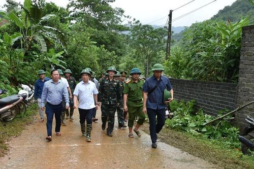 Phó Thủ tướng Hồ Đức Phớc kiểm tra công tác khắc phục hậu quả bão số 3 tại Hòa Bình