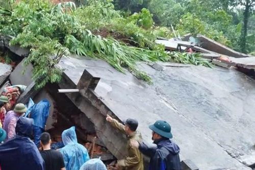 Hòa Bình: Bão số 3 gây sạt lở đất vùi lấp nhà làm 4 người chết, 1 người bị thương